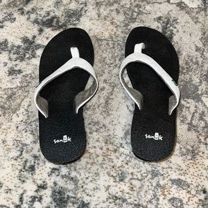 Sanuk chunky sandals